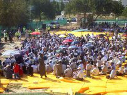 Concentración de musulmanes en el campus de la mezquita de Reus 