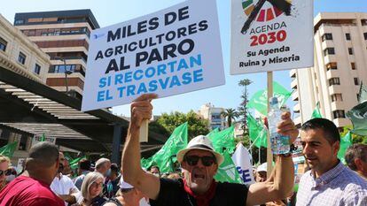 Protesta contra la reducción del trasvase Tajo-Segura del pasado martes en Alicante.