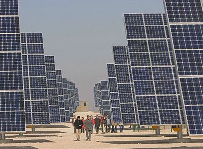 Panorámica de la planta solar fotovoltaica situada en la localidad navarra de Cintruénigo.