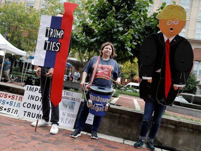 Protestas contra Trump a las puertas del tribunal, el martes.