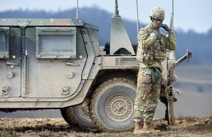Un soldado estadounidense en el área de entrenamiento militar en Grafenwoehr, sur de Alemania, el 4 de marzo de 2020.