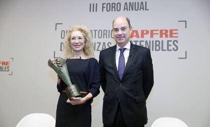 Ana Campón, CFO de Siemens España y Portugal, junto a Manuel Inchausti.