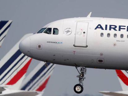 Un Airbus A321 de Air France aterriza en París. 