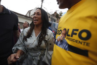 Marelen Castillo habla a simpatizantes durante un acto de campaña en Cali, Colombia, el 6 de junio de 2022.
