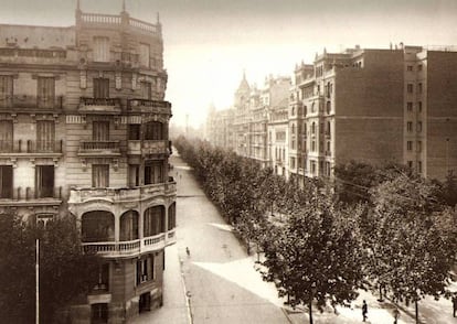 Intersección de la calle Príncipe de Vergara con Goya en el año 1929, con un bulevar central que permitía el paseo continuado por toda la avenida.