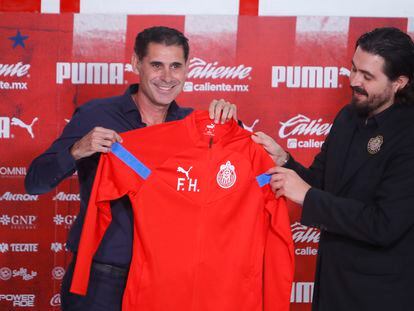 Fernando Hierro presentado como director deportivo de las Chivas de Guadalajara, en octubre pasado.