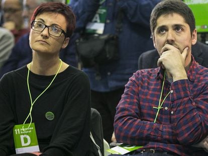 Marta Ribas y David Cid, en un momento de la asamblea.
