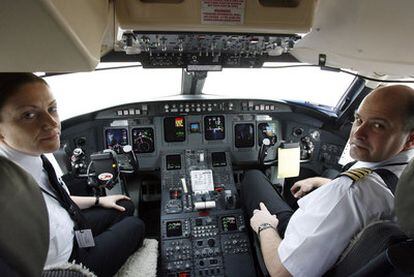 Vietnam Airlines ha contratado este año a unos 300 pilotos extranjeros, como los que aparecen en la foto.