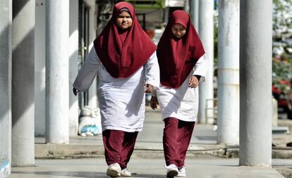Dos alumnas de Malasia, Estado que fue excluido de la prueba en 2015.