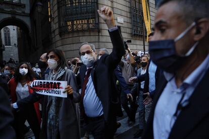 El presidente de la Generalitat, Quim Torra, este lunes frente a la Generalitat tras la sentencia de inhabilitación.