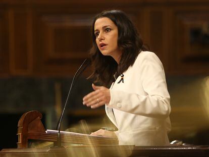 La presidenta de Ciudadanos, Inés Arrimadas, interviene durante el pleno en el que se debate la moción de censura planteada por Vox.
