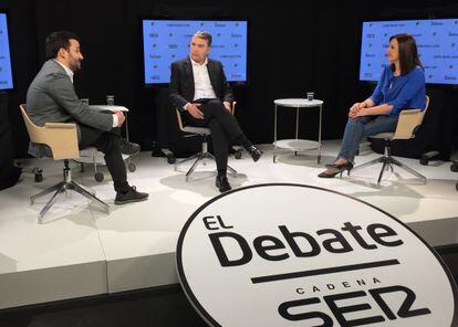 El consejero Vicent Marzà, el periodista Bernardo Guzmán, y la diputada popular María José Catalá en el debate de la SER.