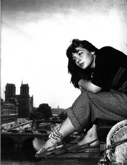 Juliette Greco, en un hotel a la riba del Sena (1946).