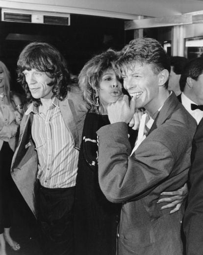 Desde la izquierda, los cantantes Mick Jagger, Tina Turner y David Bowie en el 10º aniversario de la Prince's Trust Rock Gala, en Londres, el 23 de junio de 1986.