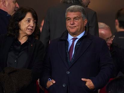 Joan Laporta en el palco presidencial durante el encuentro entre el Barcelona y el Villarreal.