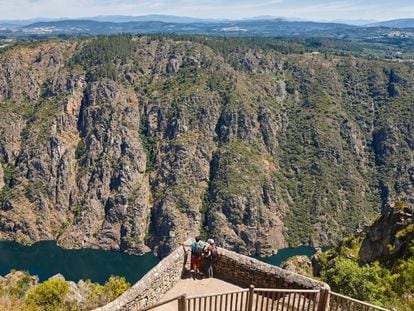Mirador en el cañón del río Sil, en la Ribeira Sacra (Galicia).