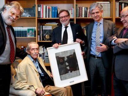 Joaqu&iacute;n Estefan&iacute;a, Juan Luis Cebri&aacute;n, Javier Moreno y Jes&uacute;s Ceberio haciendo entrega del Premio a la trayectoria profesional a Jes&uacute;s de la Serna.