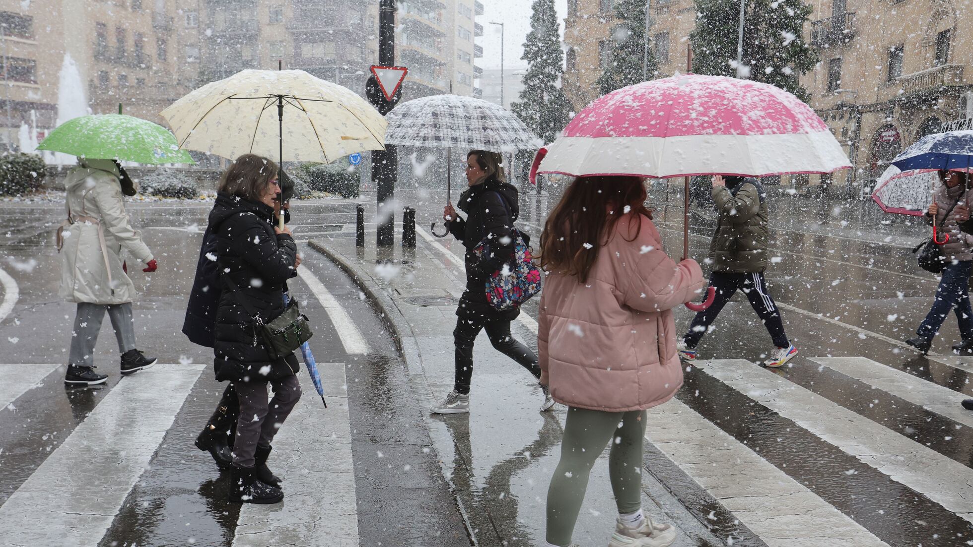 El tiempo: España sufre hoy el día más duro del nuevo episodio invernal,  con 11 comunidades en alerta por nevadas a cotas muy bajas | España | EL  PAÍS