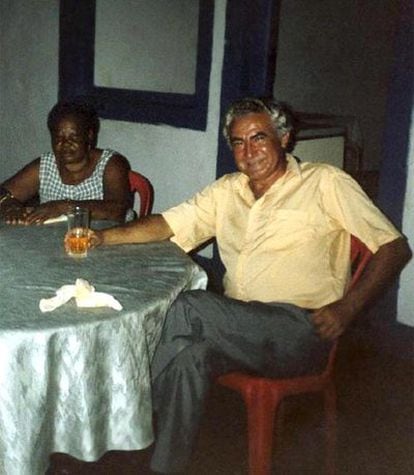 Imagen de archivo tomada en Cogo (Guinea Ecuatorial), cedida por la Asociación Africanista Manuel Iradier, del médico español Mario Sarsa