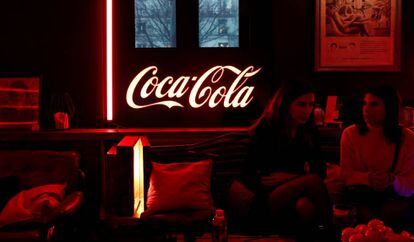 El logo de Coca-Cola, en un evento en París la pasada semana. 
