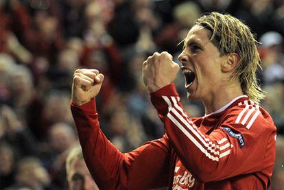 Torres celebra uno de sus goles ante el Benfica