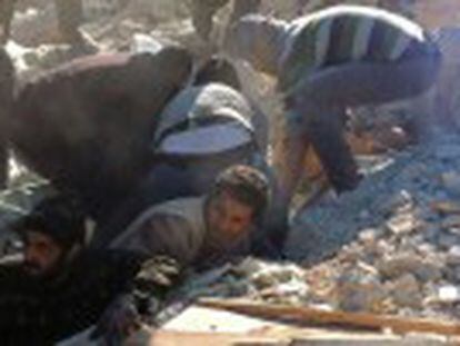 En los últimos ocho días el régimen de El Asad se ha cebado con la principal ciudad de Siria, contra la que ha lanzado barriles llenos de explosivos y metralla. El domingo murieron 69 personas