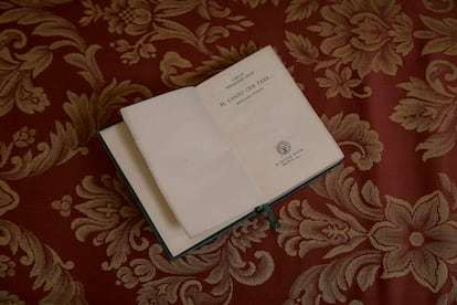 La antología poética que contiene una biografía del tatarabuelo de la escritora María Reig, y que la impulsó a escribir su exitosa novela 'Papel y tinta'.