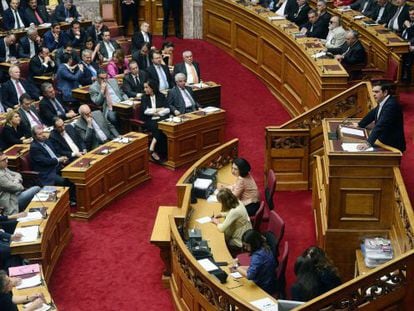 Tsipras presenta su programa de gobierno en el Parlamento.