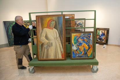 Momento en el que las obras llegan a las salas del Museo donde se expondrán. National Museum of Ukraine.