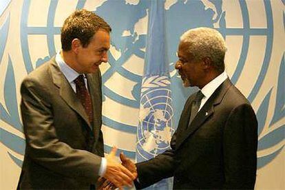 José Luis Rodríguez Zapatero, con Kofi Annan en septiembre pasado en la sede de la ONU.