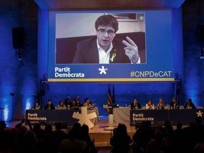 Carles Puigdemont, durante su intervenci&oacute;n a distancia en el consell nacional del partido.