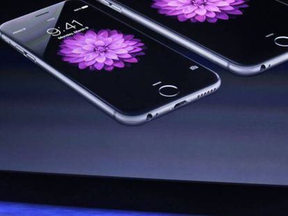 Tim Cook presenta el iPhone  6, en una iamgen de 2015. 
