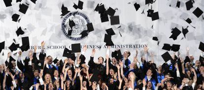 Graduación de una escuela de negocios en Hamburgo.