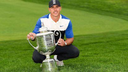 Koepka, con la copa Wanamaker.