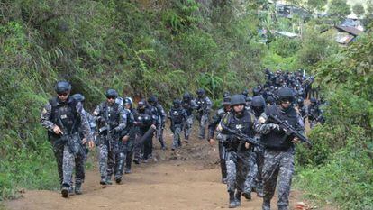 Militares y policías lanzan una operación contra la minería ilegal.