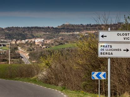 Un cruce de carreteras, a cuatro quilómetros de Perafita, en el Lluçanès.