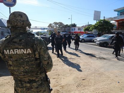 Elementos de seguridad y marina resguardan el municipio de Acapulco.