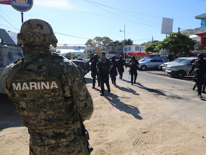 Elementos de seguridad y marina resguardan el municipio de Acapulco.