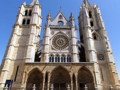 Fachada de la catedral de León.