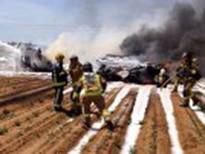 Cuatro muertos y dos heridos graves al estrellarse un Airbus militar en Sevilla