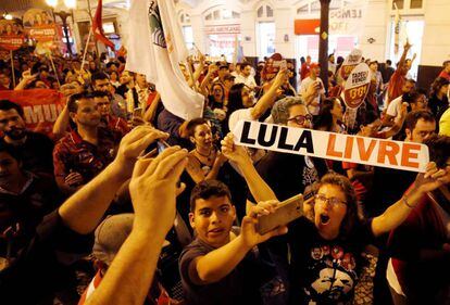 Una manifestación a favor de la libertad del expresidente brasileño Lula da Silva, en Curitiba (Paraná) a finales de agosto