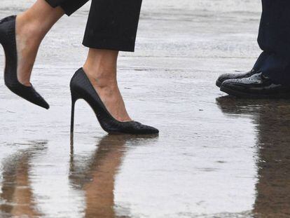 Los tacones de Melania Trump, antes de volar a Texas.