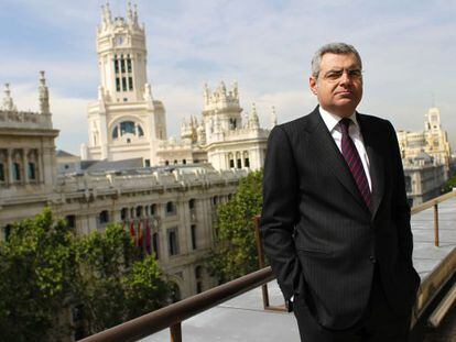 Pedro Pérez-Llorca posa en la terraza de la sede del bufete que dirige, en la calle de Alcalá de Madrid.