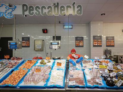 Pescadería de un supermercado en España.