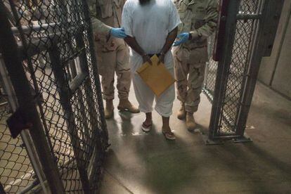 Imagen de un detenido en Guantánamo