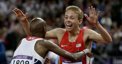 Mo Farah felicita a Galen Rupp su plata en 10.000m