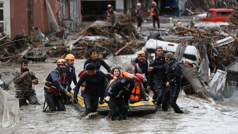 Las inundaciones en el norte de Turquía dejan al menos 27 muertos | Internacional | EL PAÍS