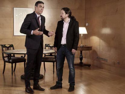 Pedro Sánchez (izq.) con Pablo Iglesias, el pasado 9 de julio.