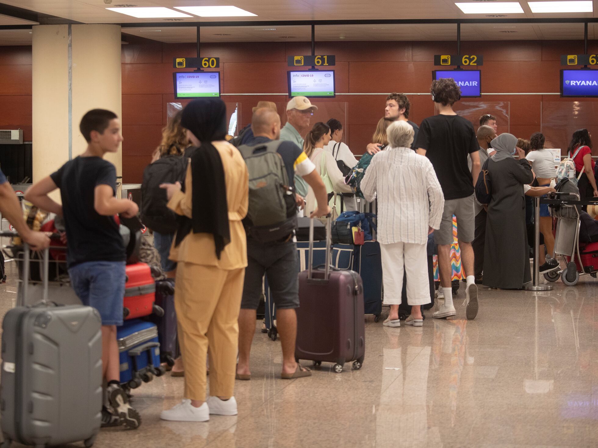 La segunda tanda de paros en Ryanair provoca 15 cancelaciones y más de 200 retrasos | Economía | EL