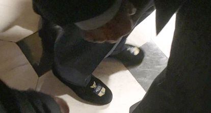 Las pantuflas de Wilbur Ross, en un tuit de @byrdinator